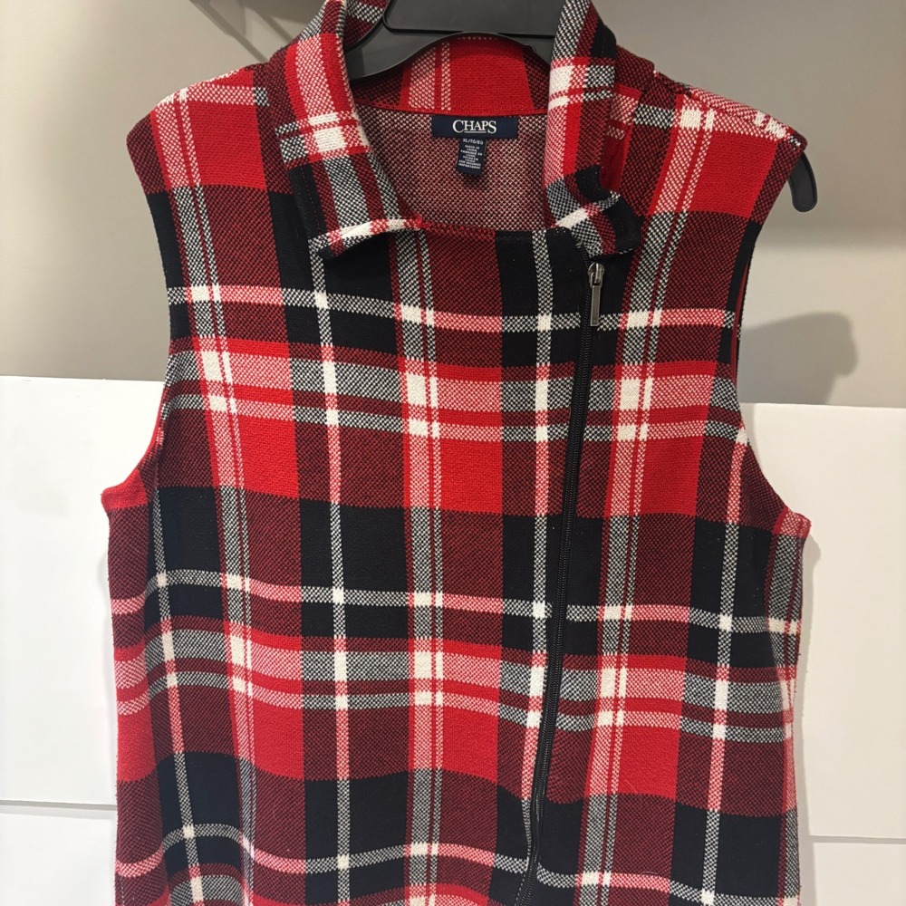 Chaps Womens XL Red Black Plaid Asymmetrical Zip Knit Sweater Vest Collar Tartan